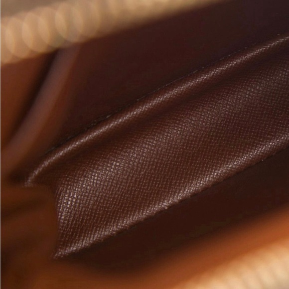 Authentic Louis Vuitton Used Camera bag No rips - Picture 4 of 9